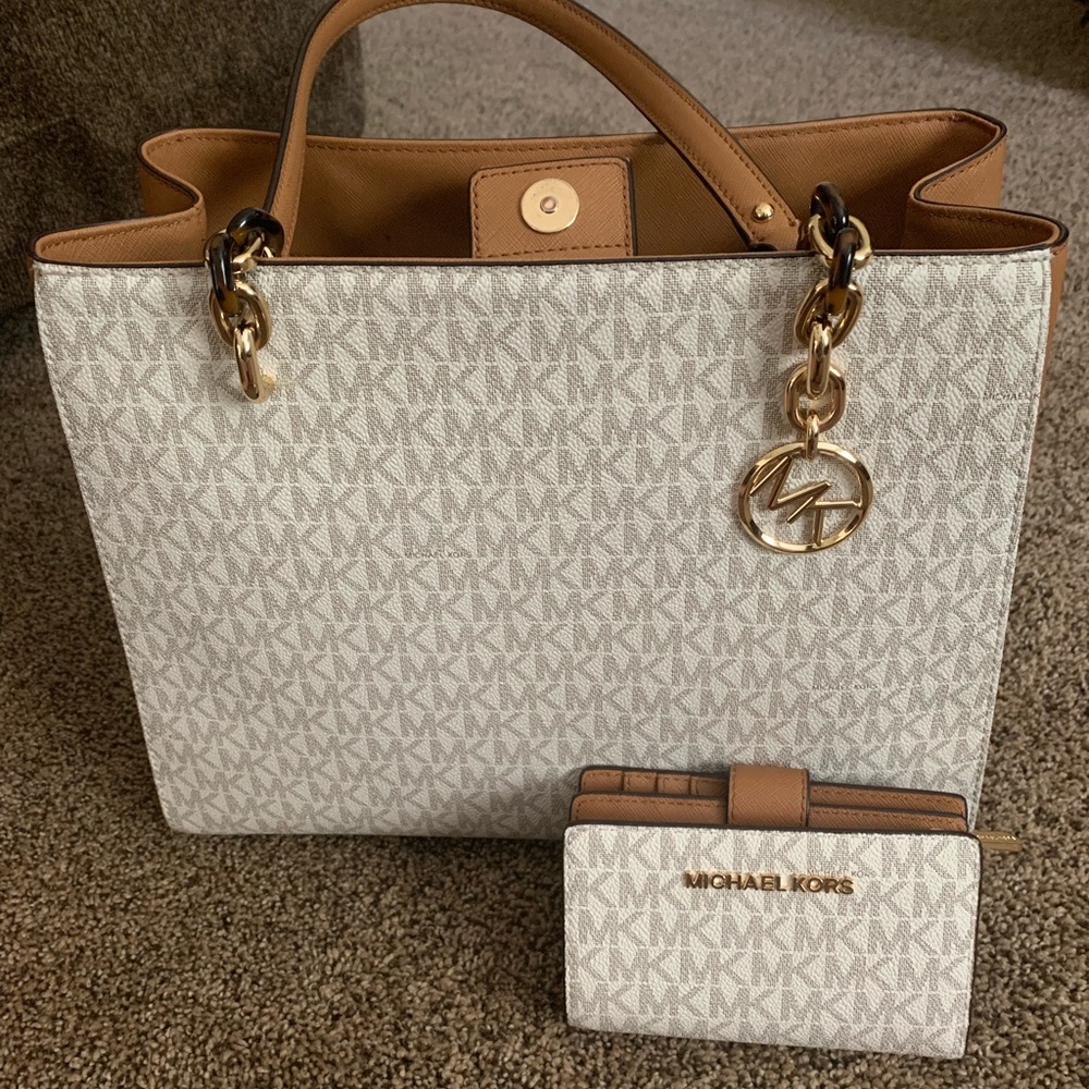 Michael Kors Purse & Wallet